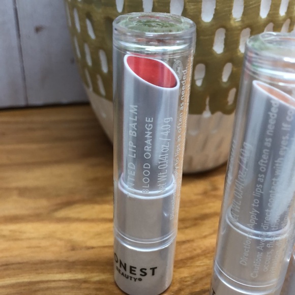 HONEST BEAUTY TINTED LIP BALM - Picture 4 of 16